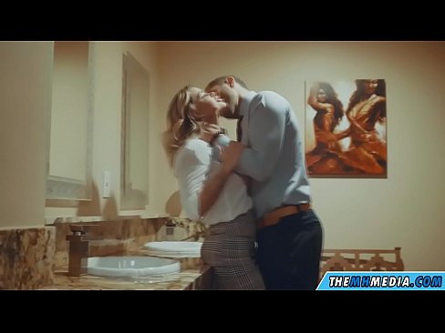 ❤️ Ketika seorang pirang berdada menggoda Anda di toilet umum ️❌ Video porno pada kami id.hochu-sex-tomsk.ru